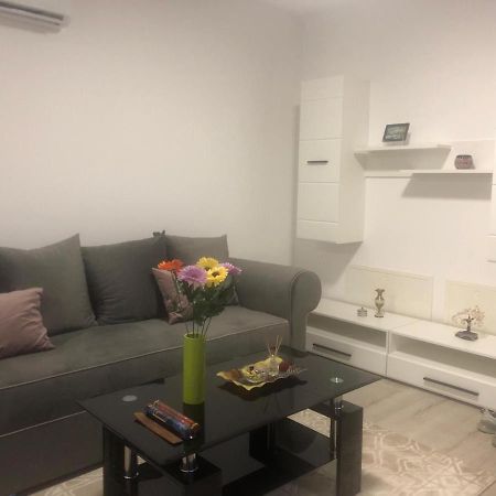 Apartament Cu 2 Camere Oradea Exteriér fotografie