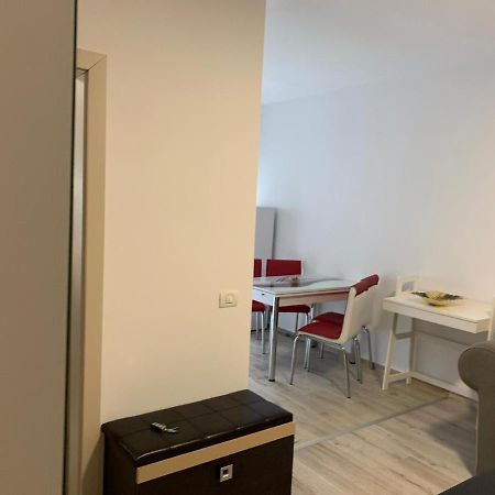 Apartament Cu 2 Camere Oradea Exteriér fotografie