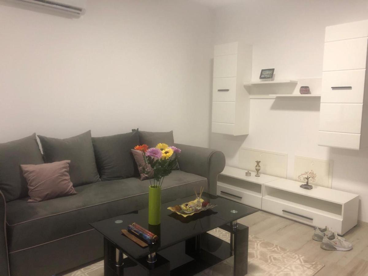 Apartament Cu 2 Camere Oradea Exteriér fotografie