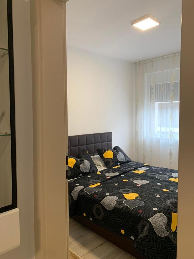 Apartament Cu 2 Camere Oradea Exteriér fotografie