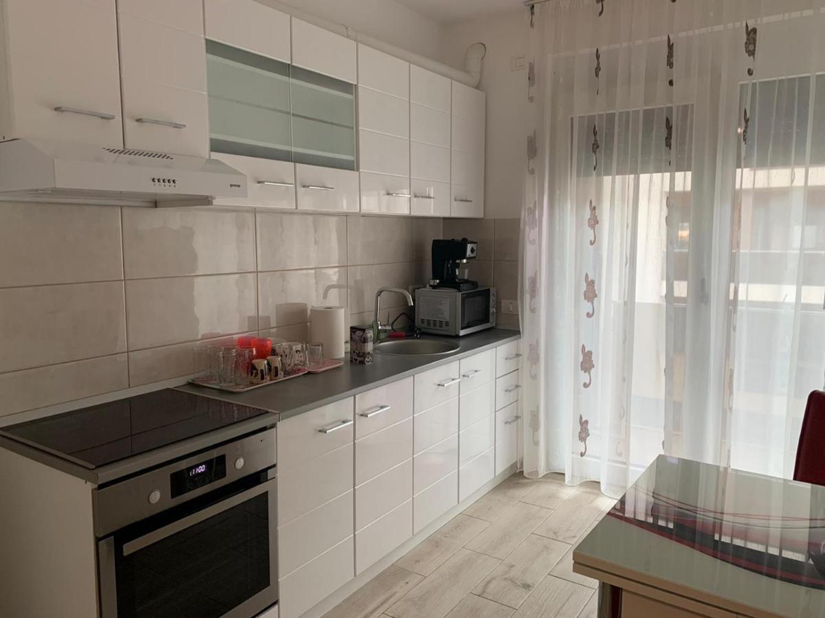 Apartament Cu 2 Camere Oradea Exteriér fotografie