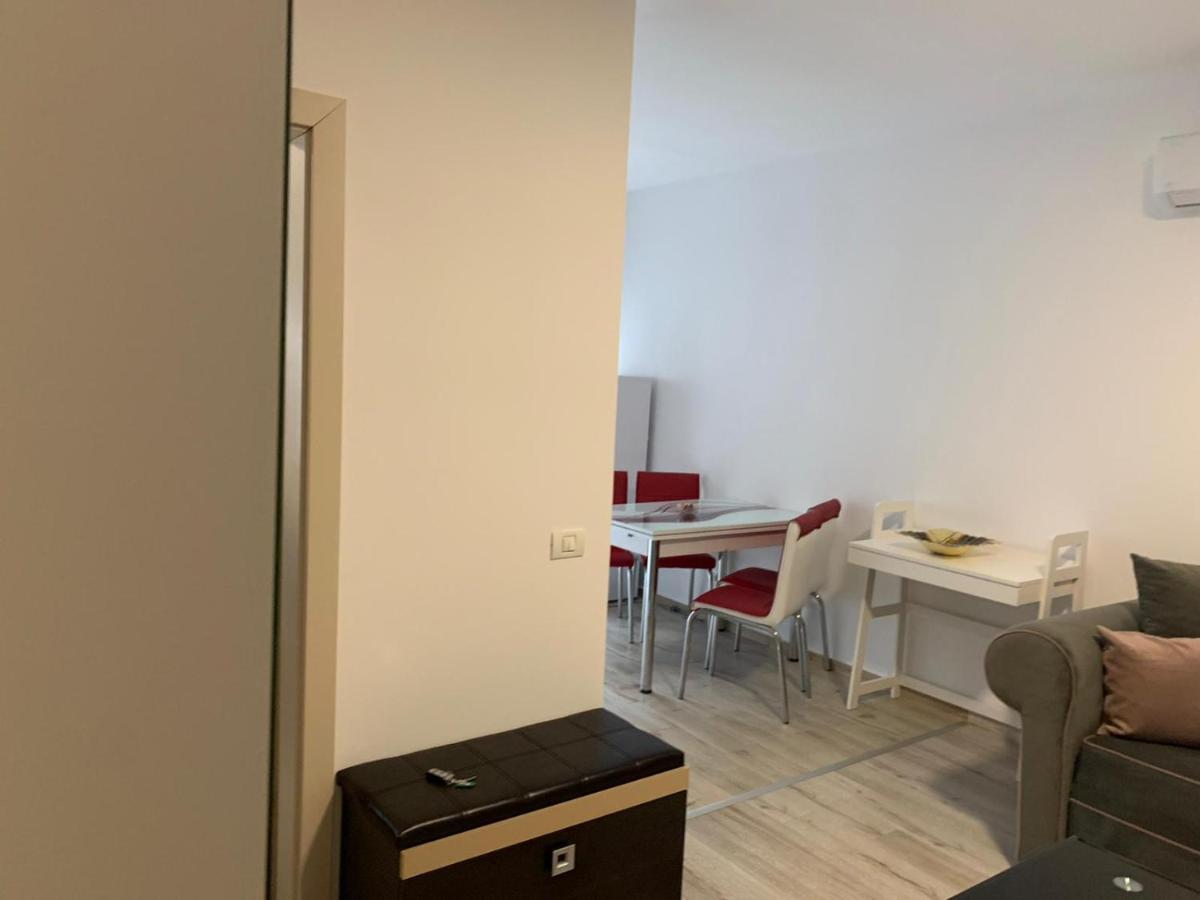 Apartament Cu 2 Camere Oradea Exteriér fotografie